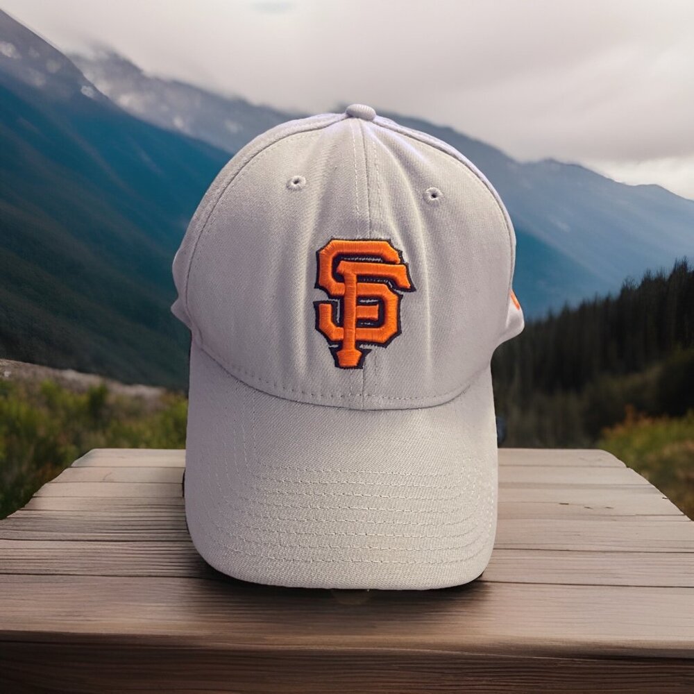 NEW ERA San Francisco GIANTS 39THIRTY Medium-Large‎ fitted baseball Hat (Gray)